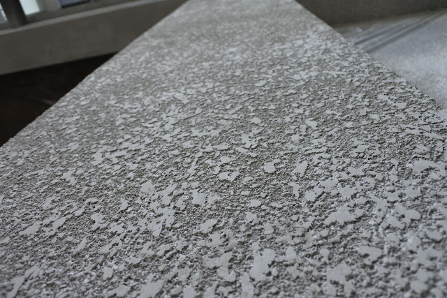 cat tekstur gosok raskam